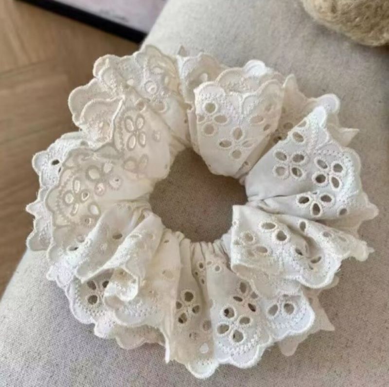 ESMERALDA SCRUNCHIE