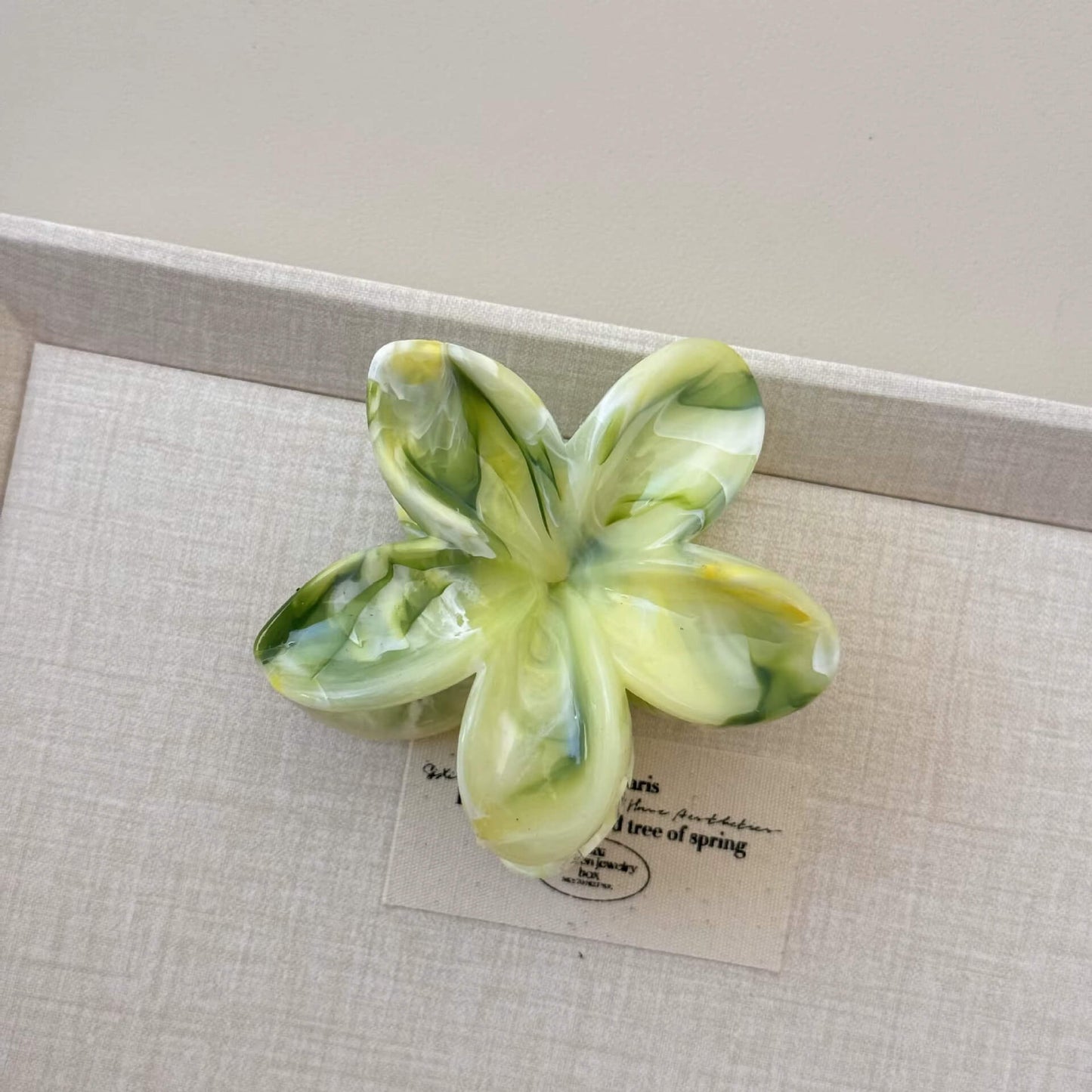 LUCY Plumeria Hårklämma